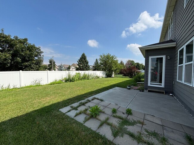 Building Photo - 2625 N 169th St