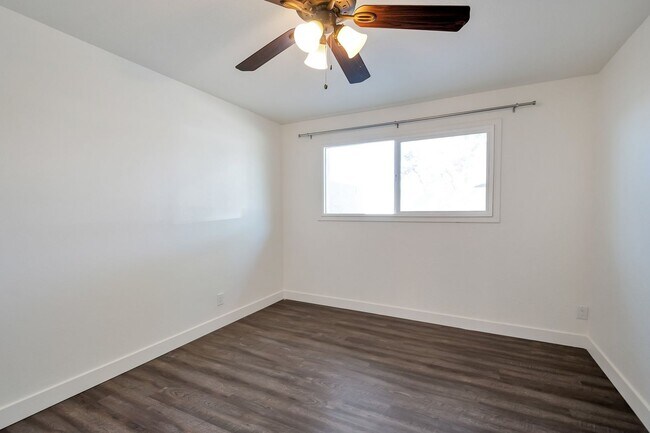 Building Photo - Amazing Tri-level close to ASU with Pool