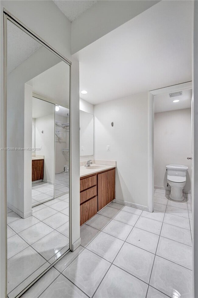 Building Photo - 1502 Whitehall Dr