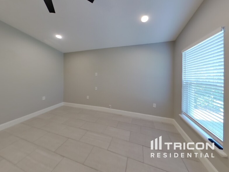 Building Photo - 3140 Tiburon Ln
