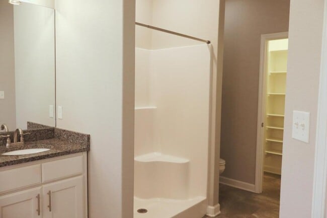 Building Photo - 205 Windcrest Cir