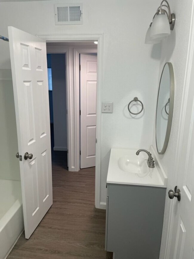 Building Photo - NEWLY REMODELED 3 BEDROOM RANCHER IN STRAT...
