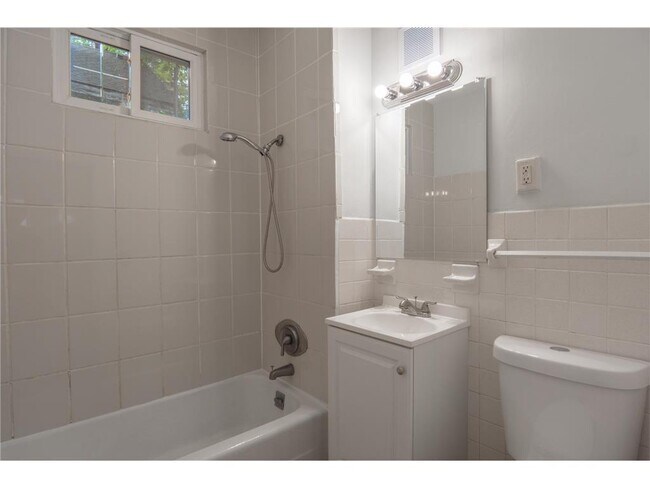 Building Photo - 1020 Wilson Ave