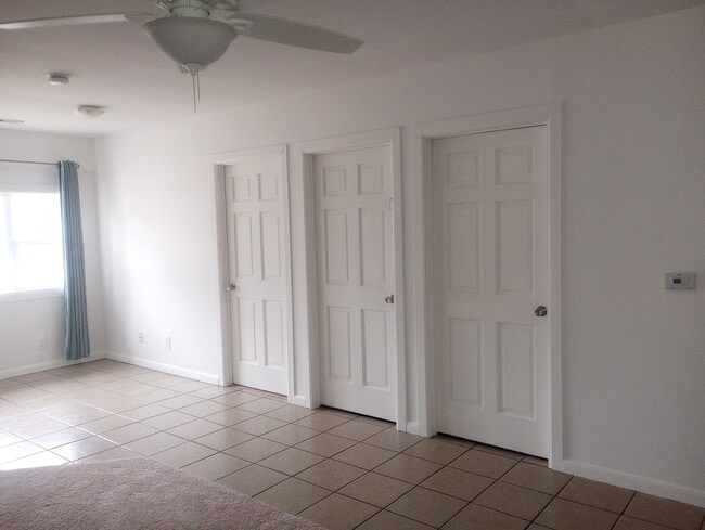 Building Photo - 209 E Wisconsin St