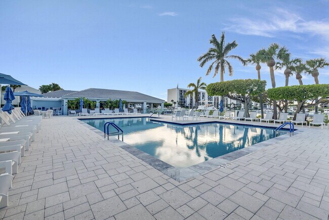 Building Photo - 2707 N Ocean Blvd