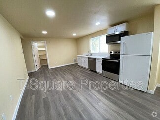 Building Photo - 7041 S 116th Pl