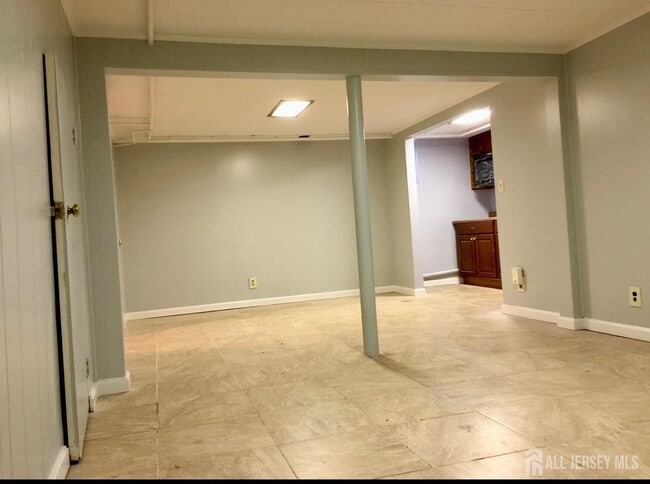 Building Photo - 985 Arnet Ave