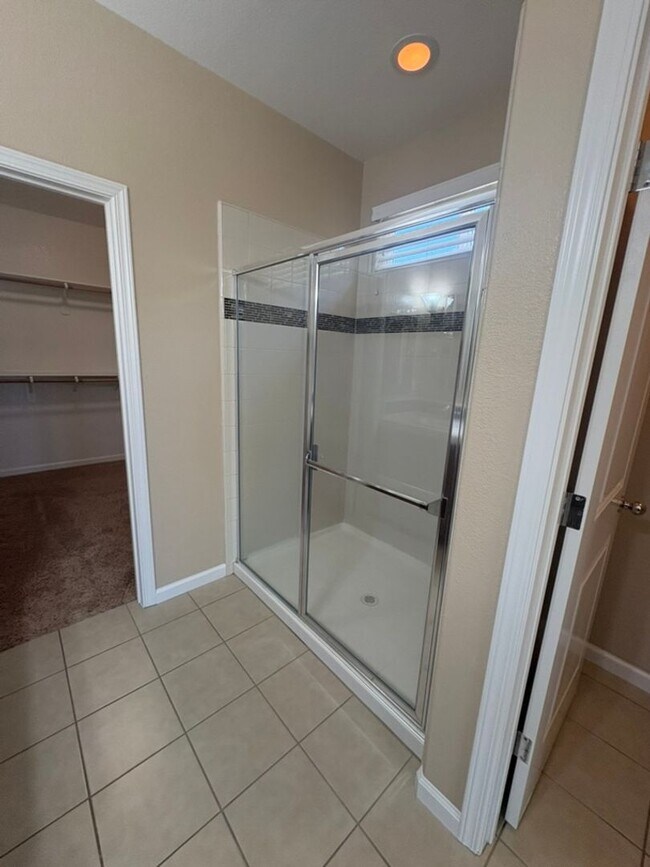 Building Photo - 2827 Earthstone Dr