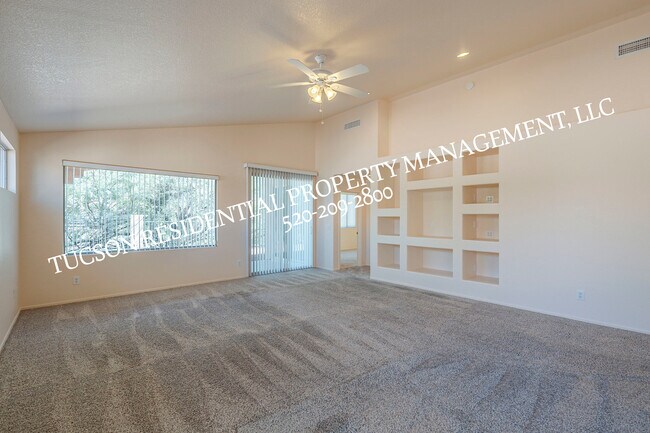 Building Photo - 11174 N Sand Pointe Dr