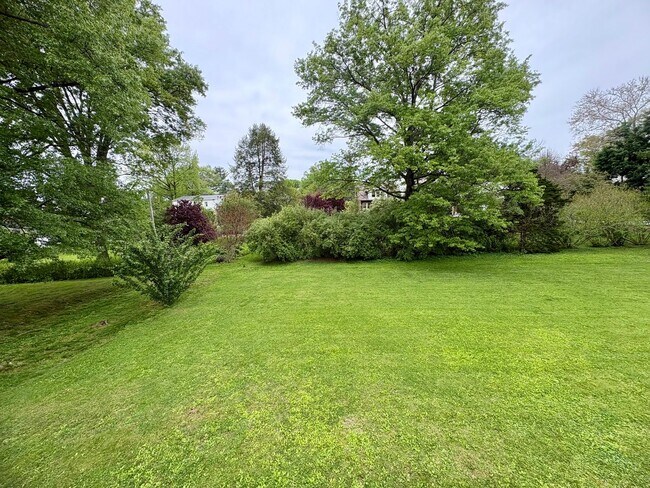 Building Photo - 3 Bedroom 2.5 Bathroom Home Available in Elizabethtown!