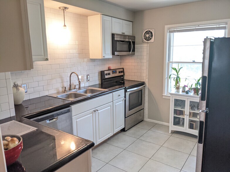 Building Photo - 312 S 7th St