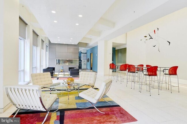 Building Photo - 1br 1 ba condo, Cityline at Tenley Condomi...