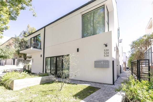 Building Photo - 534 E San Jose Ave