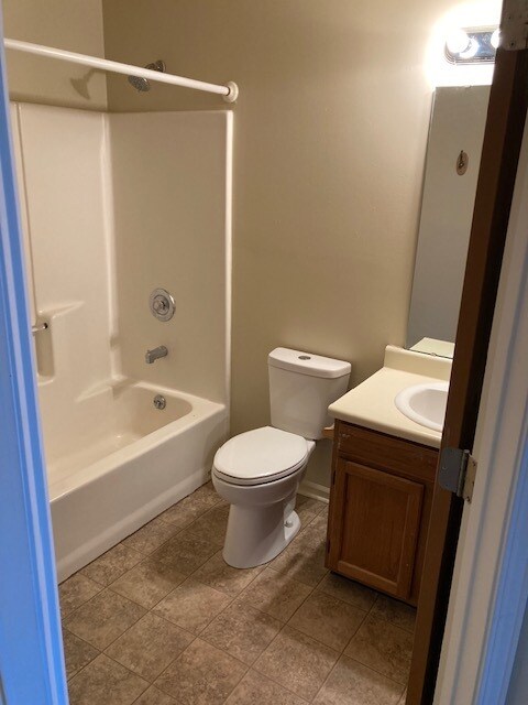 Upstairs Full Bath - 8270 Butler Warren Rd