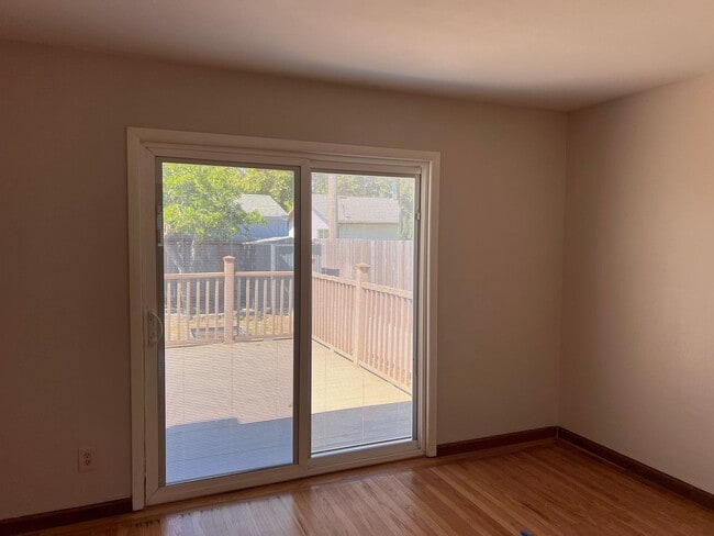 Building Photo - 3 Bedroom home for Rent