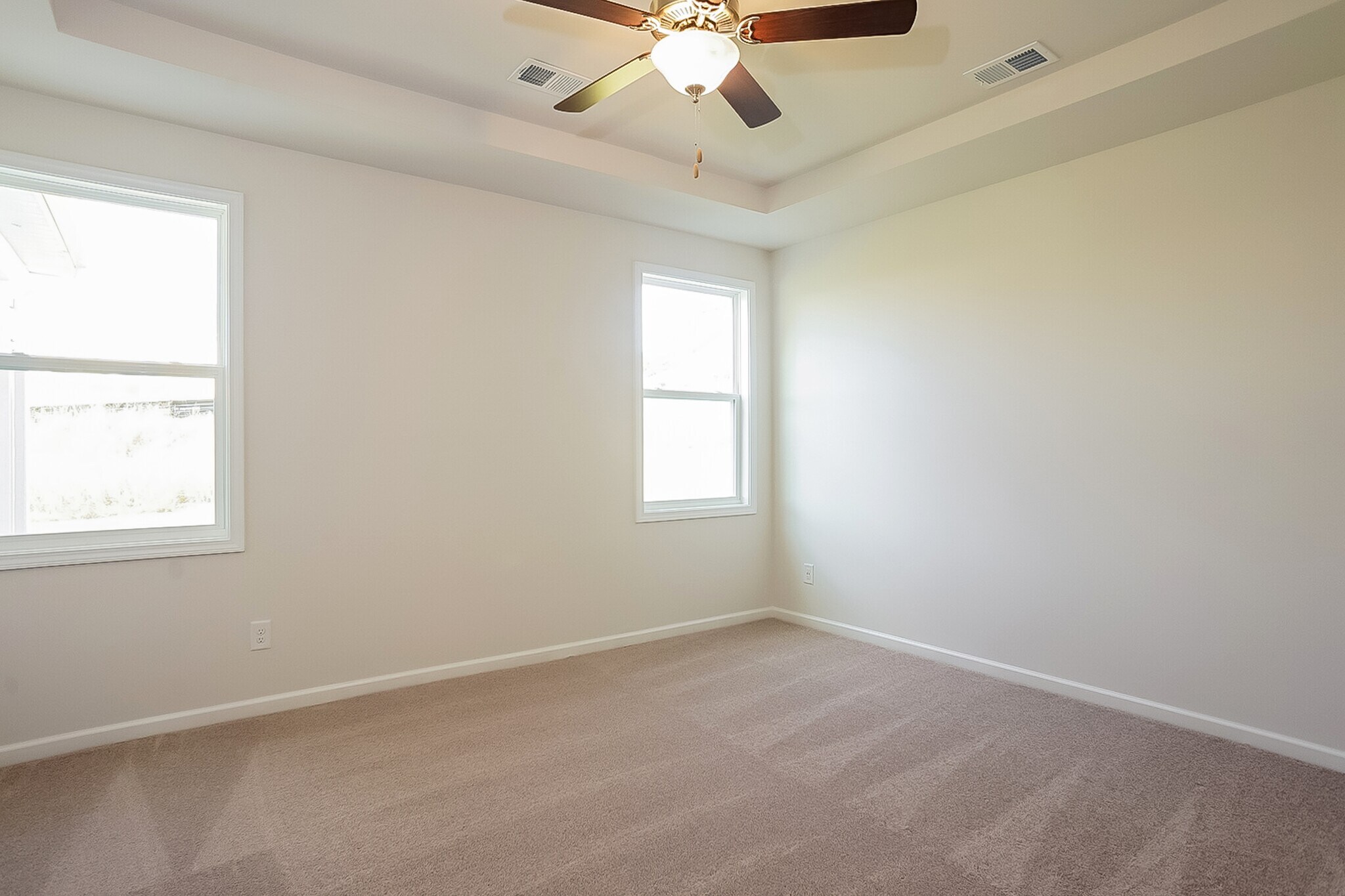 Building Photo - 732 Courtland Dr