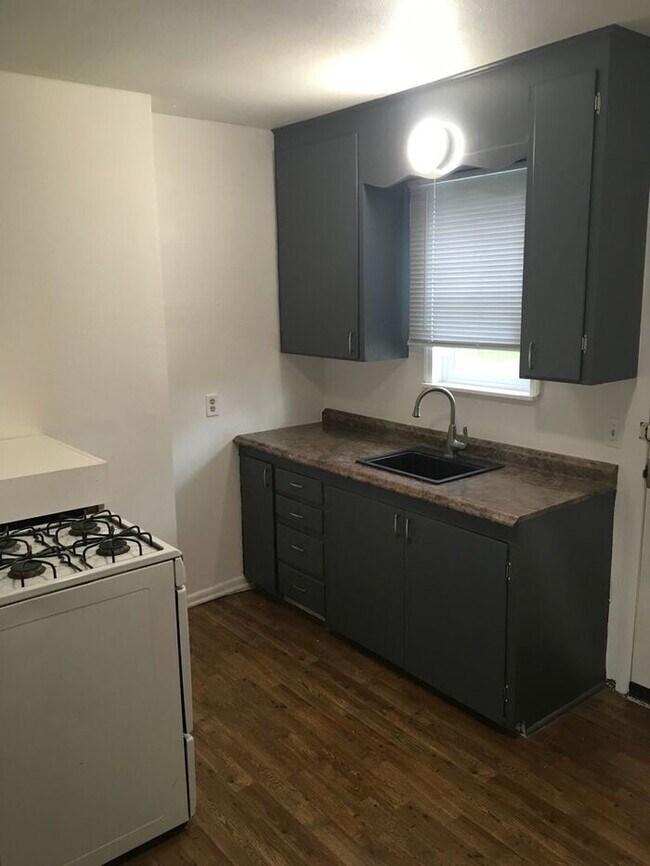 Building Photo - Tacoma/ Parkland duplex 2bdr 1 bath