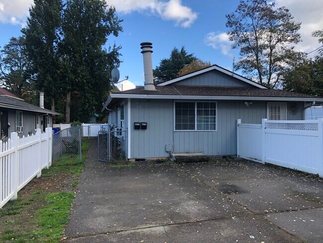 Building Photo - 6618 N Albina Ave