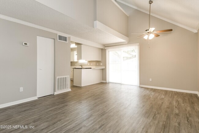 Building Photo - 10258 Lake Pines Rd