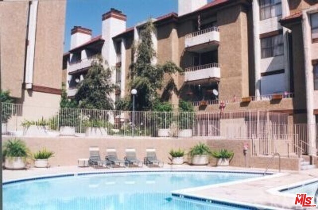 Building Photo - 4209 Vía Arbolada