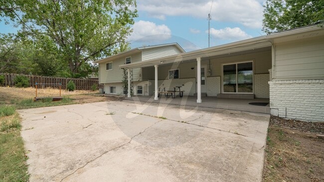 Building Photo - 2518 Fairview Cir