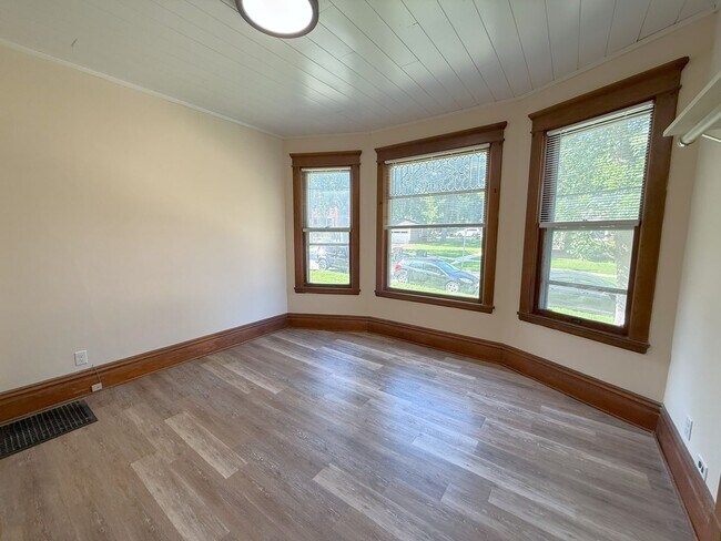 Building Photo - 116 Lathrop St