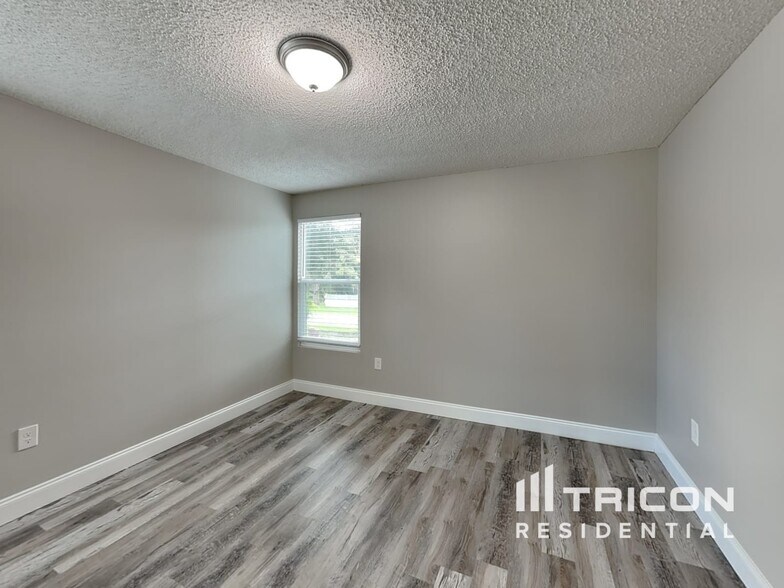 Building Photo - 4356 S Lockwood Ridge Rd