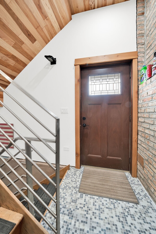 Building Photo - 1226 S 60th Ct