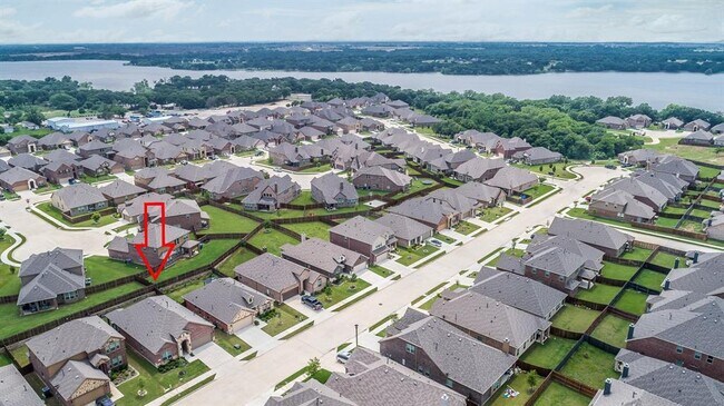 Building Photo - 932 Lake Cypress Ln
