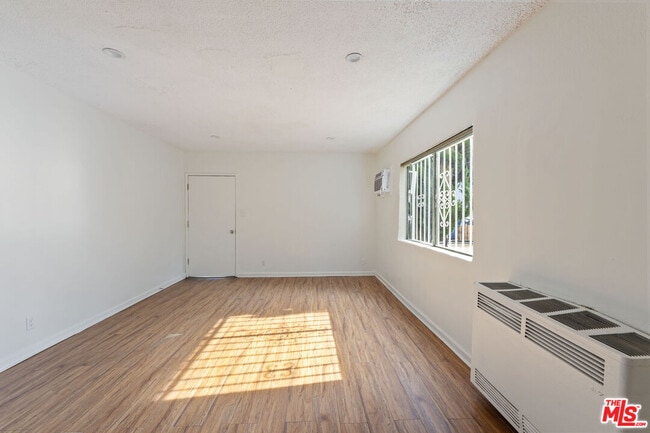 Building Photo - 1857 W 24th St