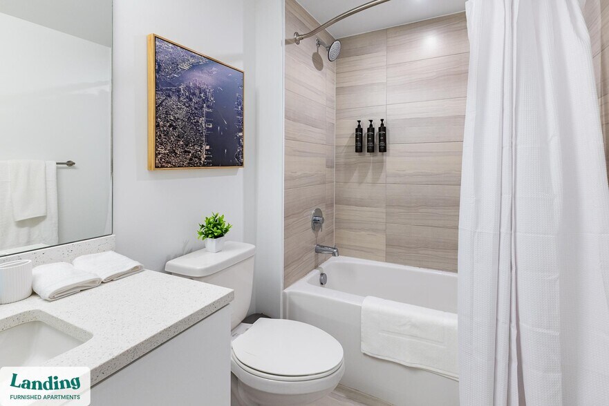 Building Photo - 200 NE 1st Ave