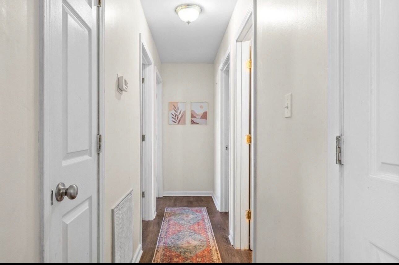 Building Photo - 1017 Bush Ave