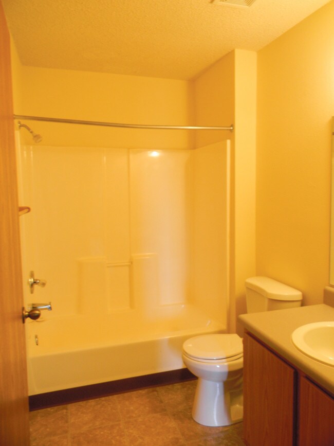 Victorian Courtyard 410 W Fir Rd Carthage MO 64836 Apartment Finder