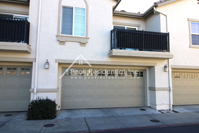Building Photo - Newer 3bd/2.5ba North Natomas Condo with 2...