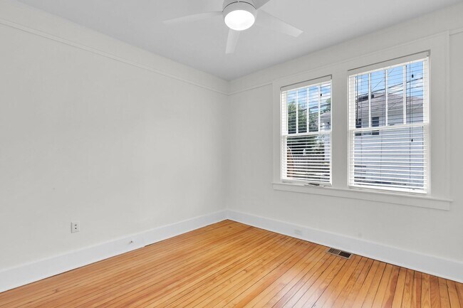 Building Photo - 201 E 48th St