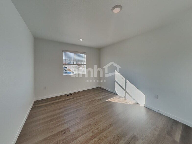 Building Photo - 26162 E Calhoun Pl