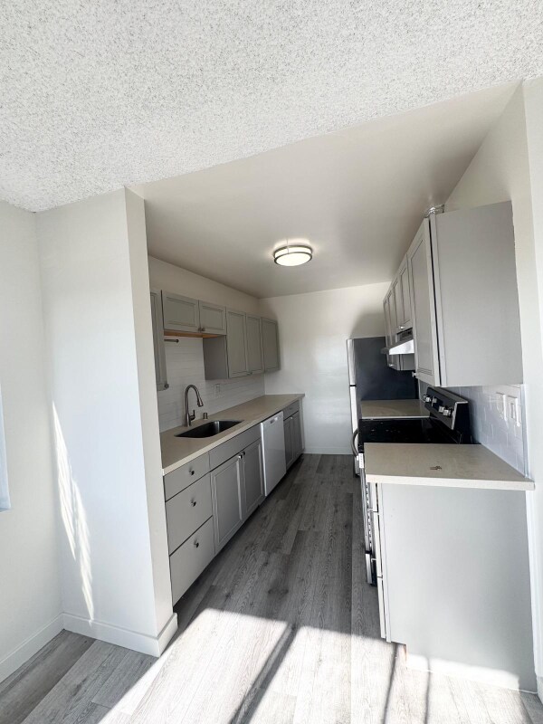 Building Photo - 1551 S Sherbourne Dr