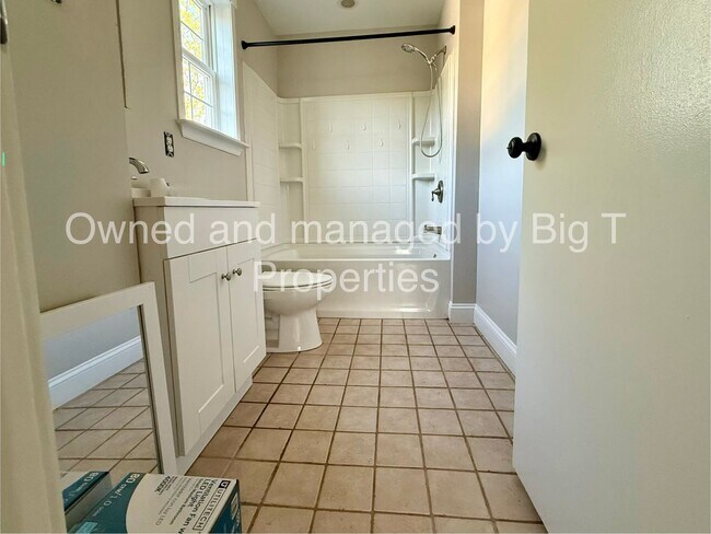 Building Photo - Beautiful 4 bedroom 2 bathroom home