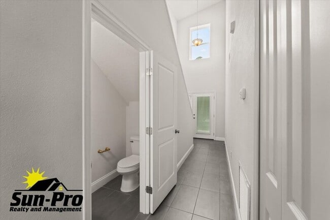 Building Photo - 5134 Taylor Ave