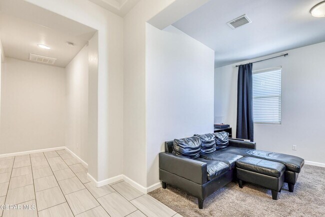 Building Photo - 12844 Haxby St