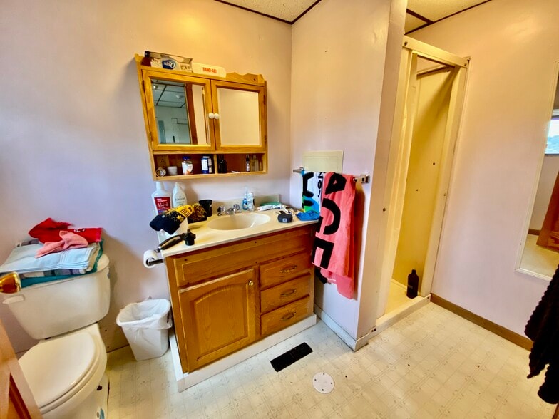 Building Photo - 217 Jones Ave