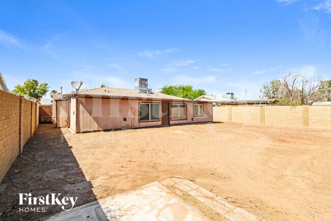 Building Photo - 7427 E McKinley St