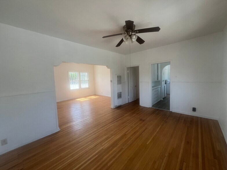 Building Photo - 800 N Mansfield Ave