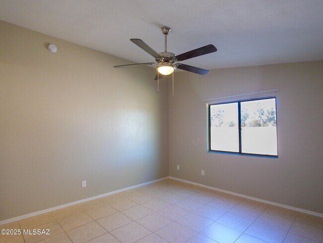 Building Photo - 1672 W Wood Crest Ct