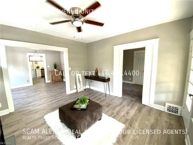 Building Photo - Updated 4 bed 1 bath 2 floors unit with a ...