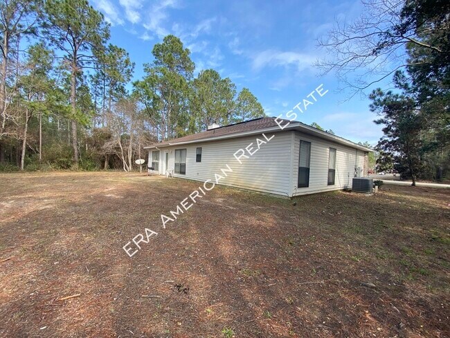 Building Photo - 2365 Hemlock Dr