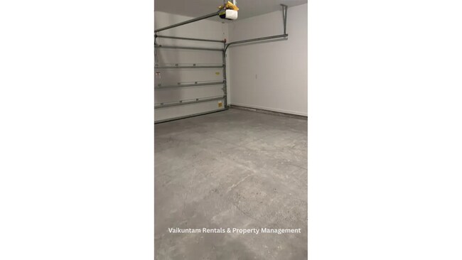 Building Photo - 563 Cherry Elm Dr