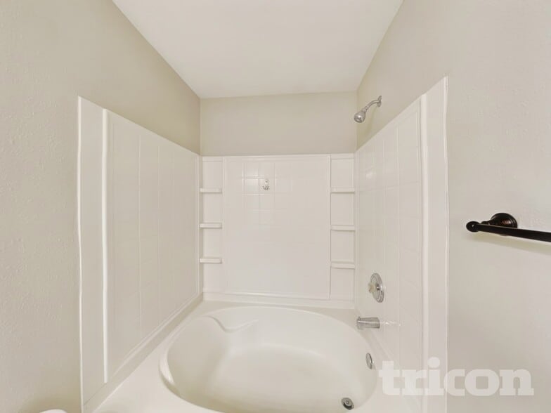 Building Photo - 947 Littleton Dr