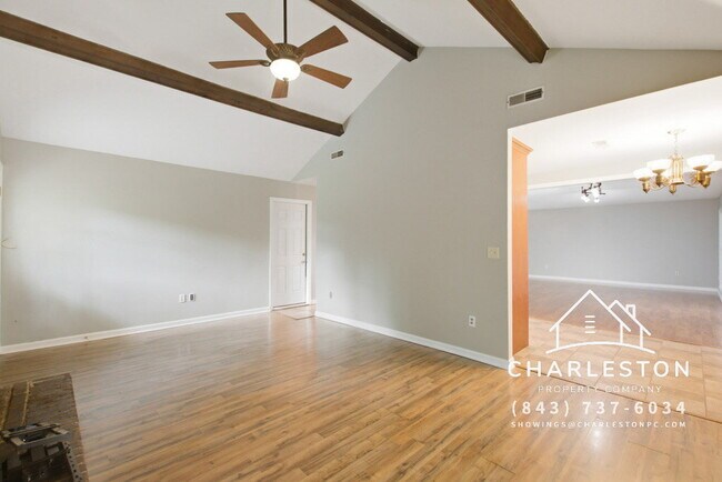 Building Photo - 2067 Dogwood Rd