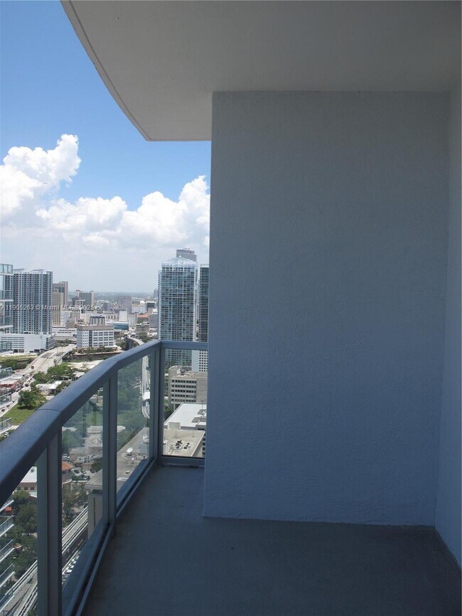 Building Photo - 1060 Brickell Ave
